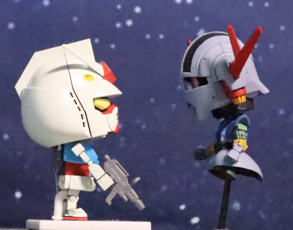 にらめっこ勝負。