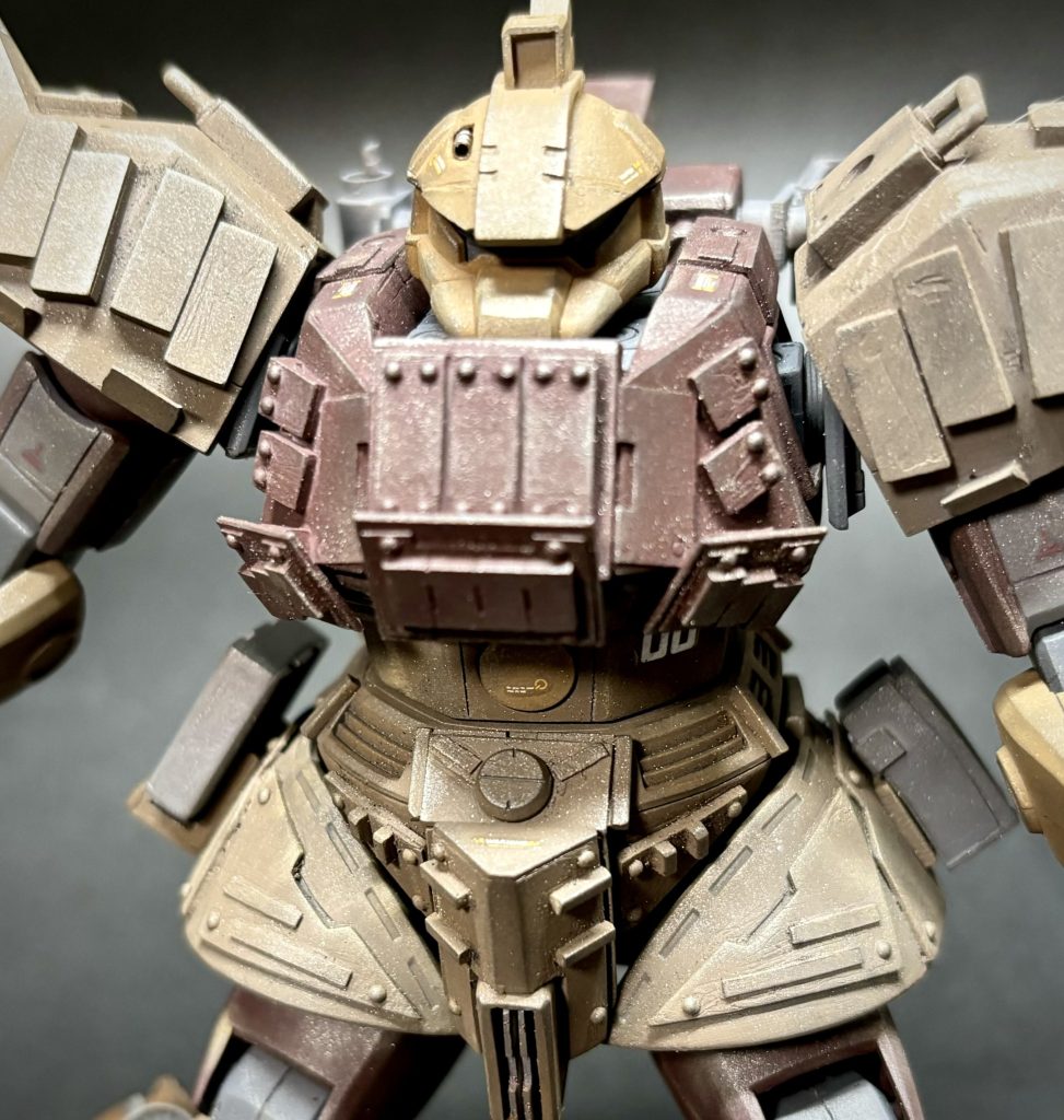 追加装甲の胸部と、戦車イメージの腰回り