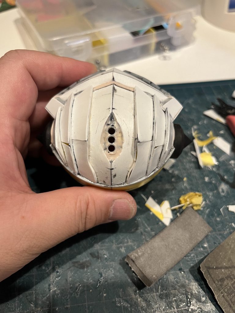 髪？の立体感は、左右のシンメトリーを意識して作りました。