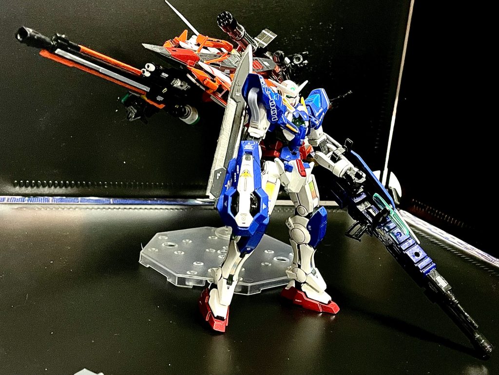 前回作成のガンダムエクシアと並べてガンダム00 1stコンプまであと3機！個性が丸かぶりのソレスタルビーイングになりそうです。