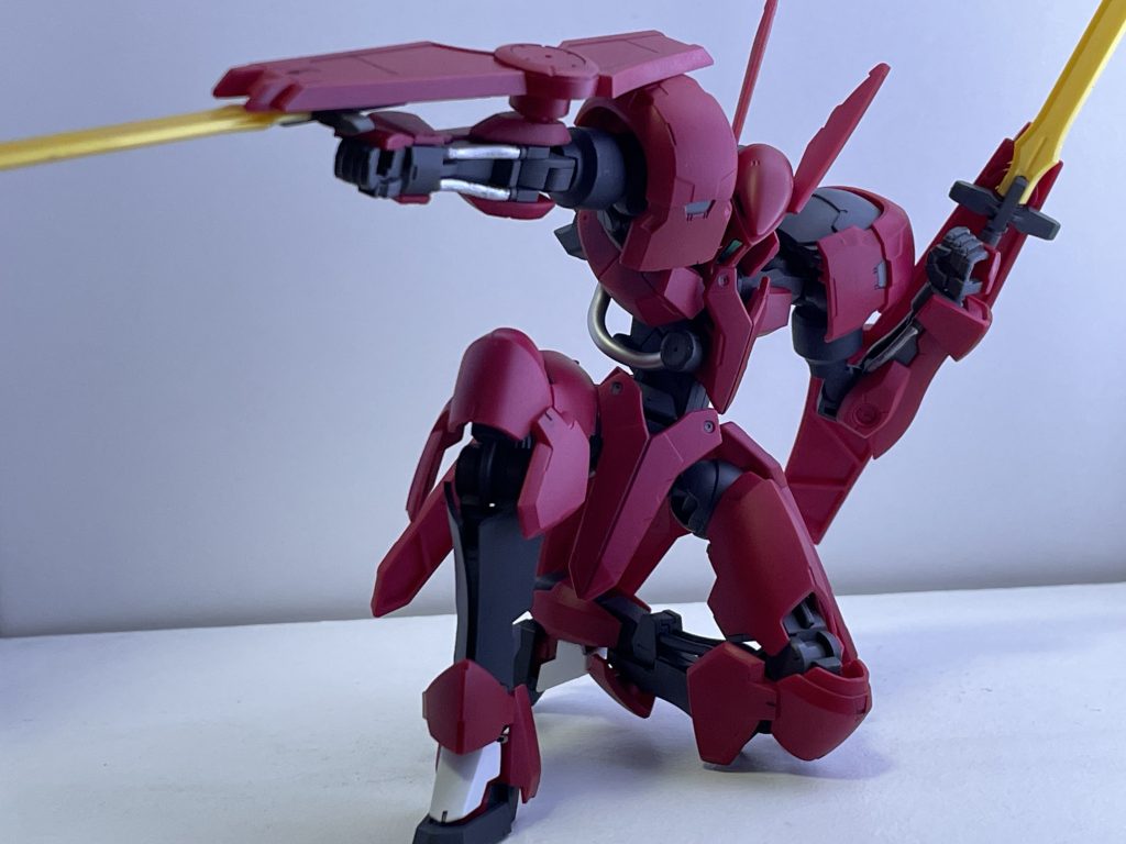 このキット可動域がかなり優秀で、膝立も余裕です。鉄血系キットは良品が多いですね。