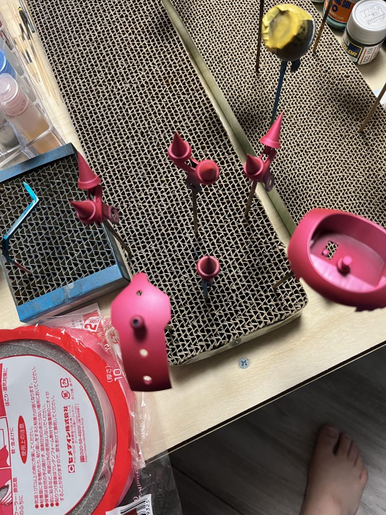 頭のスパイクは3dプリンタで。綺麗なピンクになりました！