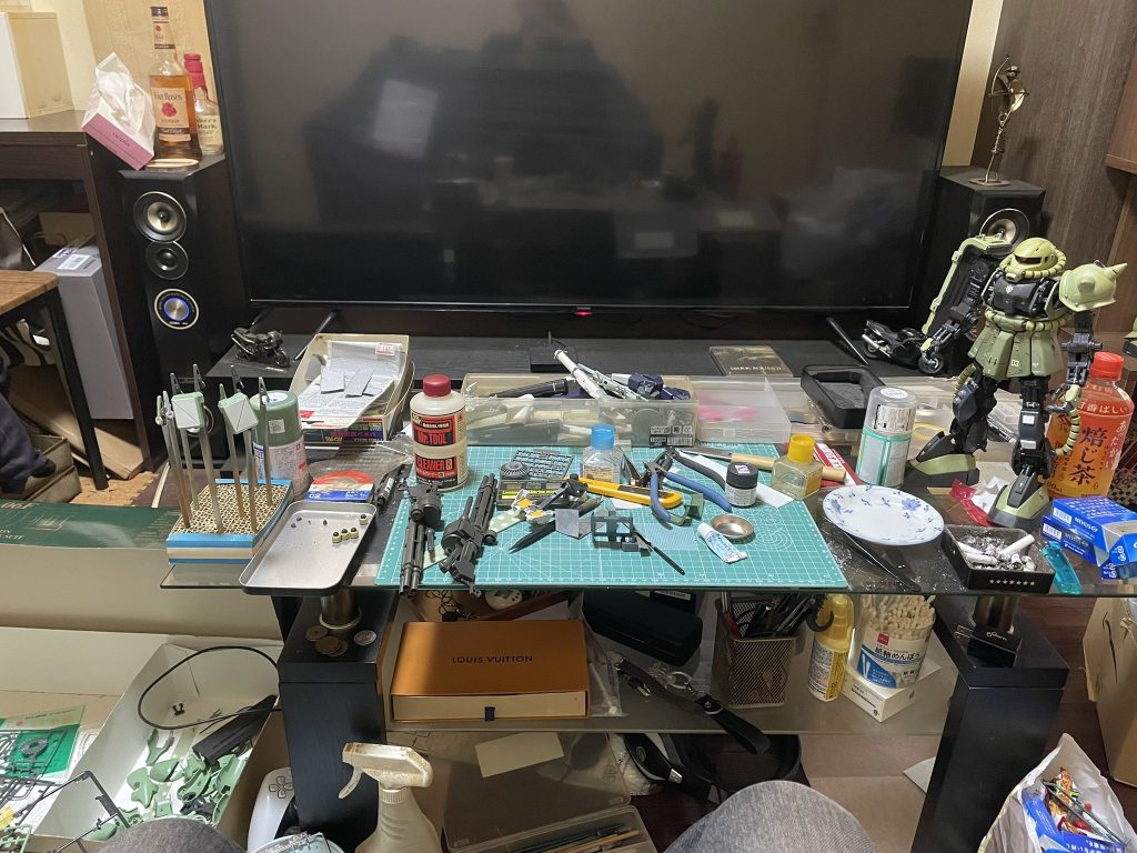 ガンプラを作り始めると長期間この状態になります…