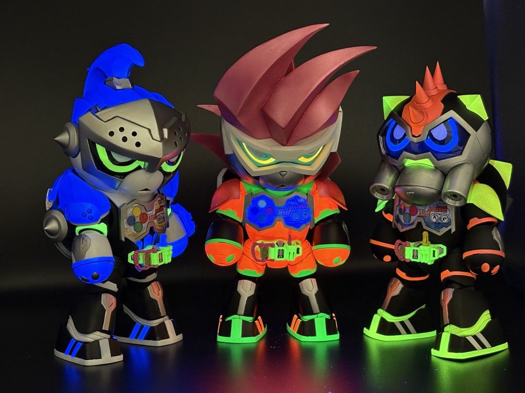 蛍光塗料を使いました。