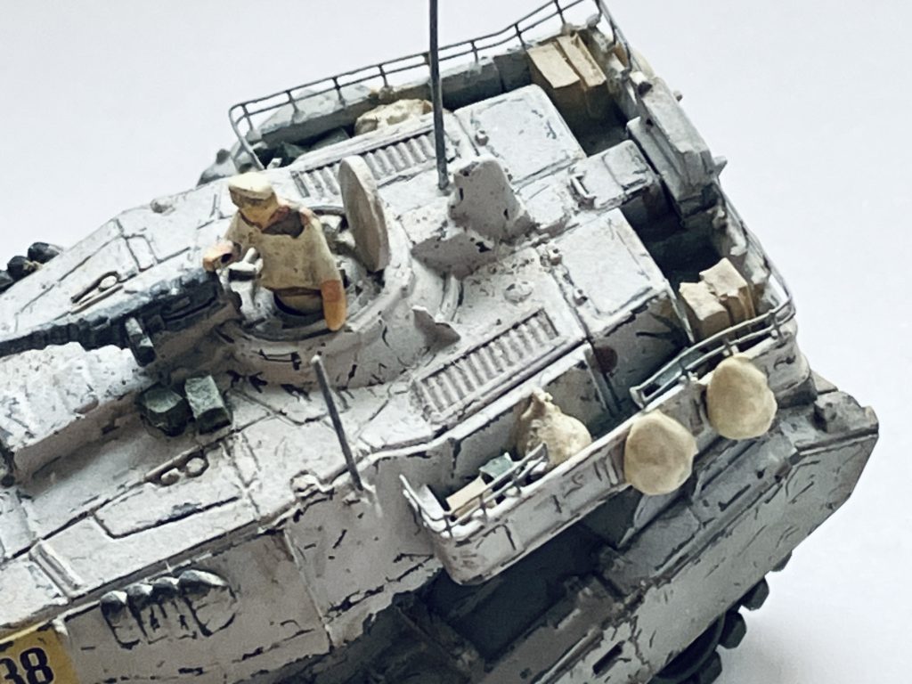 ターレット周りのパケットに艦船用のエッチングで手すりをつけたり、荷物積んでMBTぽく。当時はWTMとか食玩が流行ってました。ナツカシイ。