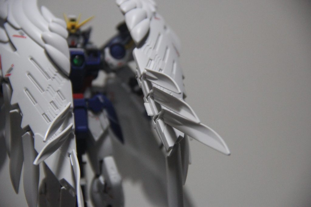 主翼にはネオジム磁石とダボを設けることでガッチリと閉じるようにしました。