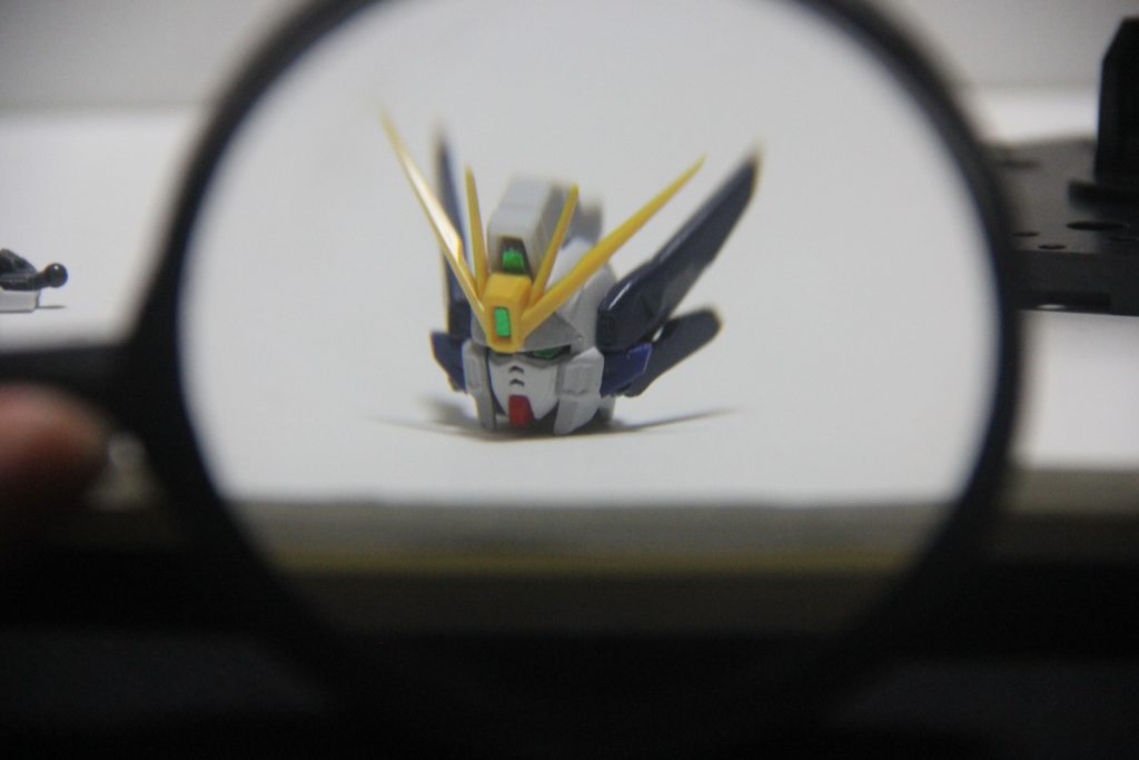 わかりづらいが頭側面が開く。