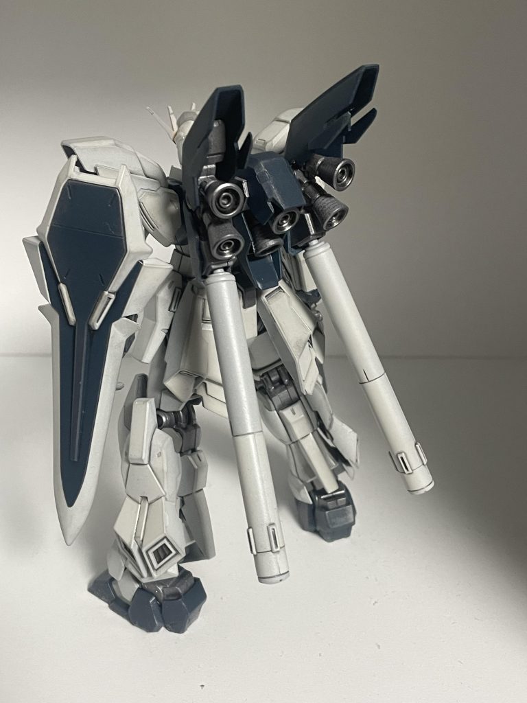 スタインは背中がカッコイイですね。