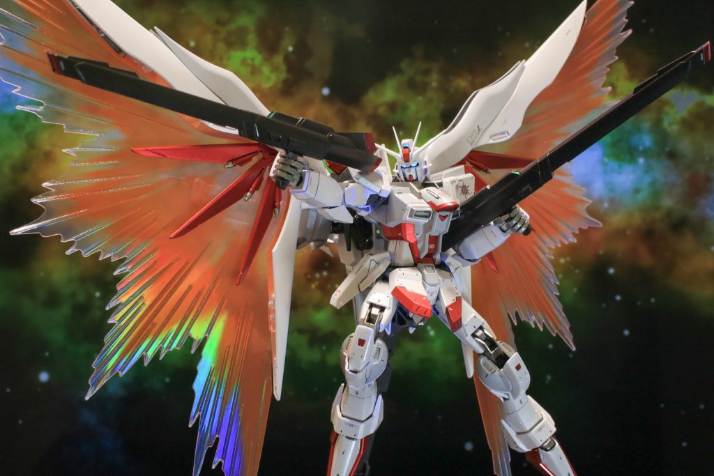 デスティニーシルエットのウイングのパーツはMGデスティニーと共通なので、MGデスティニーの光の翼エフェクトをそのまま取り付けできますこのオレンジ色の光の翼エフェクトはMGハイネデスティニーのものです