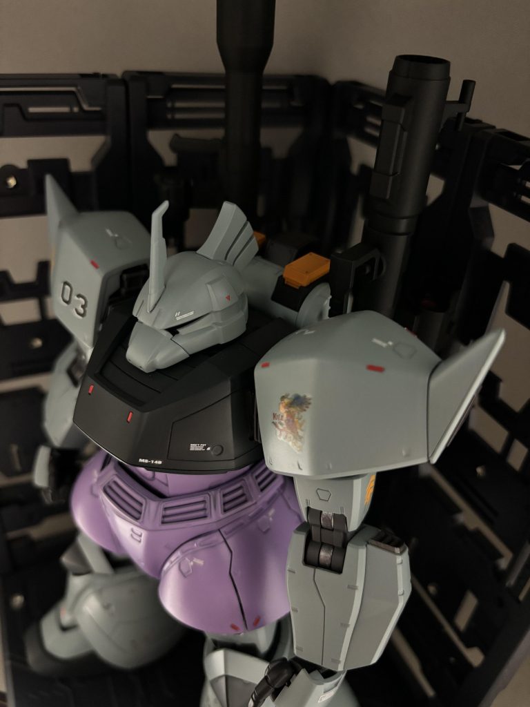 上方より！ニュータイプのデータ収集のため、各所にレッドセンサーを組込み（メタリックシールです🥺）。