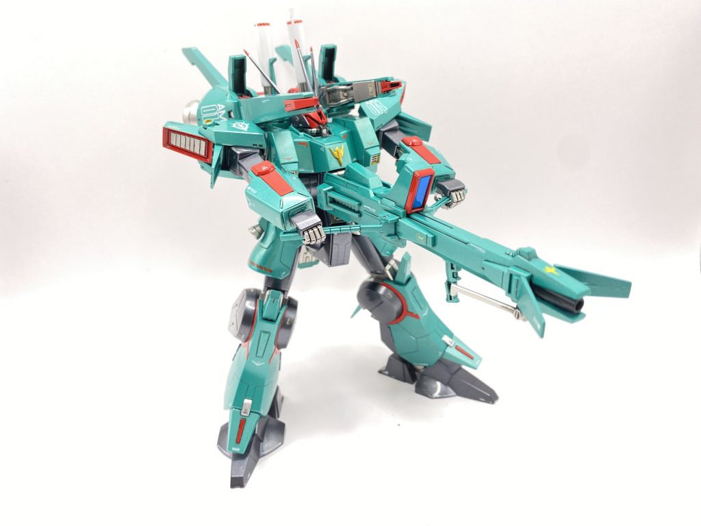 数年前に運良くプレバンでユニコーン版をGET出来ました♪でもZZ版にしたかったのでエンブレは削ったり盛ったりして無くしました。他は基本工作のみだったかと思います。