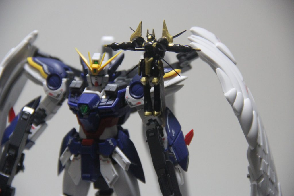 ツーショット。コードギアスの世界にモビルスーツなんかが現れたらえらいことに。ツインバスターライフルと絶対守護領域のどちらが強いんだろうか。