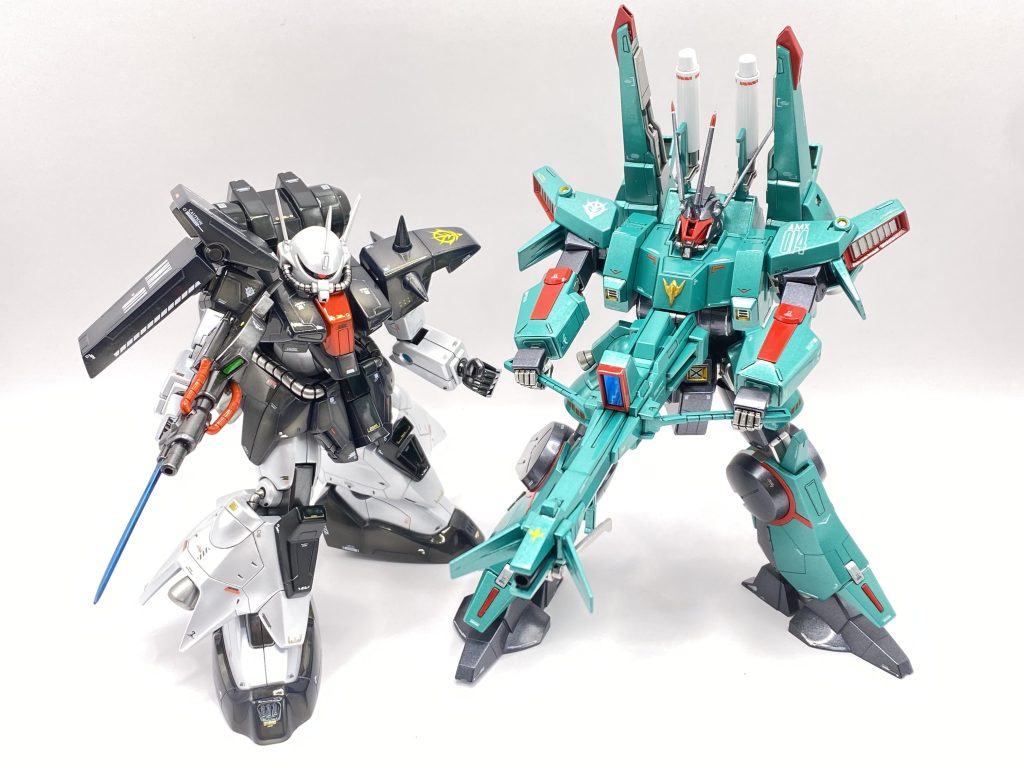 完成したザクⅢと。