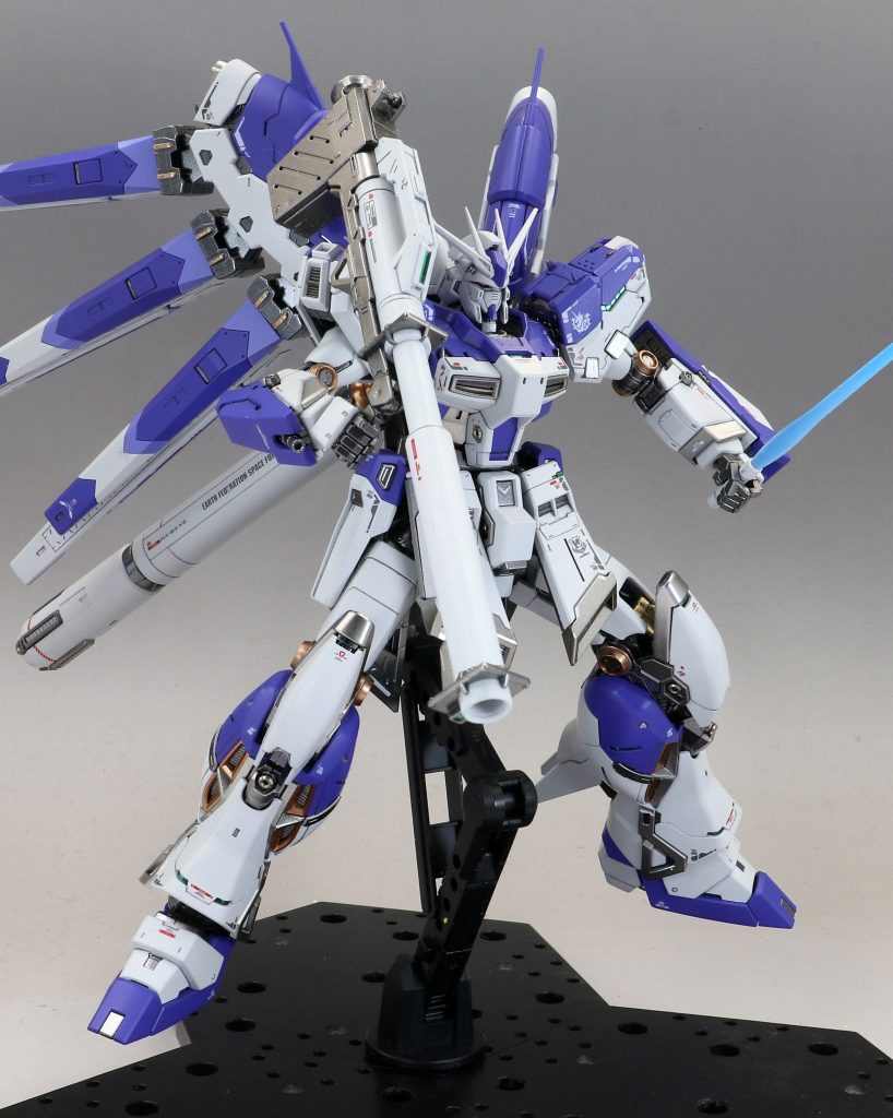 プロペラントタンクが垂れ下がらないように多少きつめに調整してます。