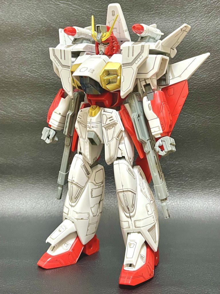 過去作のガンダムレオパルドと同様にハードオフに売られていたものを発見し、今回も即買いでしたw今回も墨入れと部分塗装のみで作成してます。1/100だけあってほぼほぼ色分け出来ているので、パチ組みだけで色合いが再現できているのはやはりいいですね😃部品数もそこまで多くないので、最近はMGよりもHGの方へ食指が向いてきているような感じですw