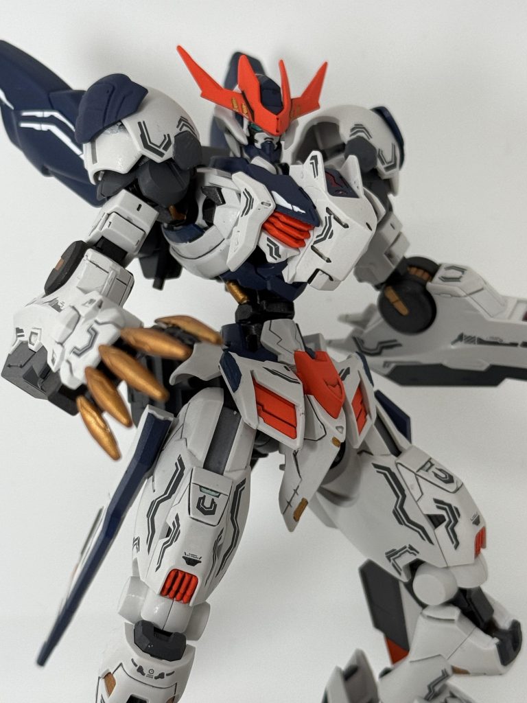 第1弾のミカエリス+キマリスヴィダールと違い、頭部などそのまま使っている箇所があるのは要改善です。このミキシングはシリーズ化しそうです。