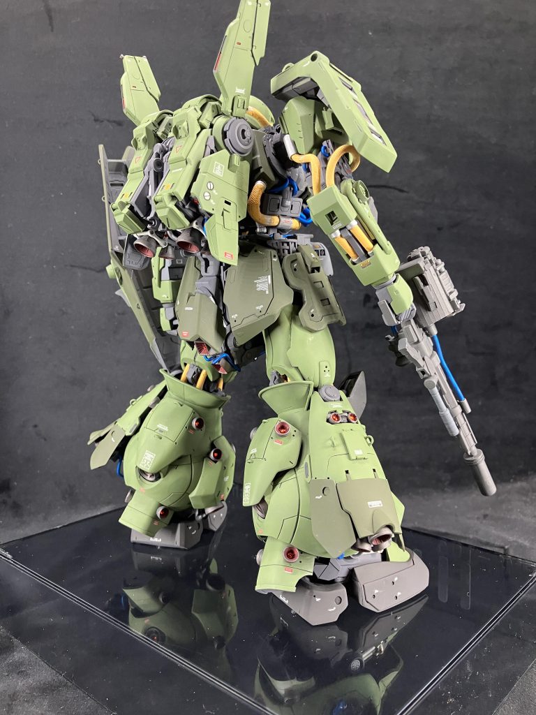 後ろもいいんですよね(zaku-kao5)