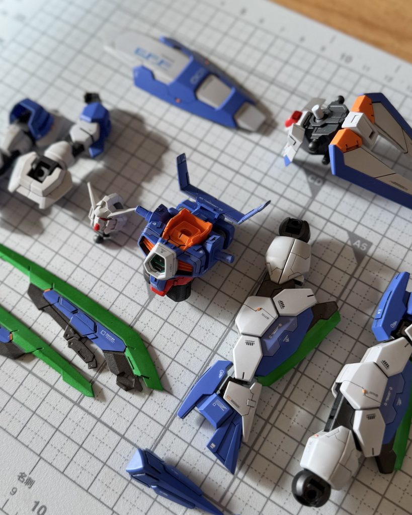 胴体は2mm延長。延長は初めてで下手ってましたが塗装したら粗が消えました(イェイ)。お股はふにゃふにゃした3軸が好みではなかったので、ライフリのお股を拝借。馴染んでていい感じに。