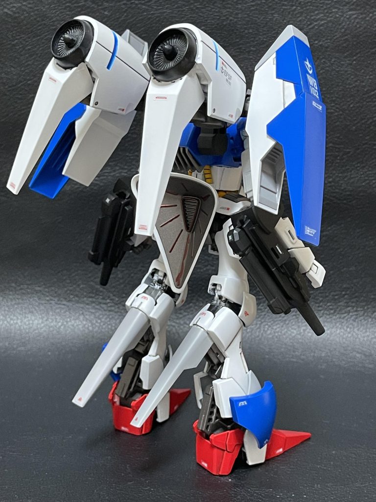 関節補修が済んだあとは墨入れとデカール貼りです。TAMIYAの墨入れ塗料の流し込み版を使用してますが、溝に流れ込んでいくのを見ると気持ちいいですよね🥴