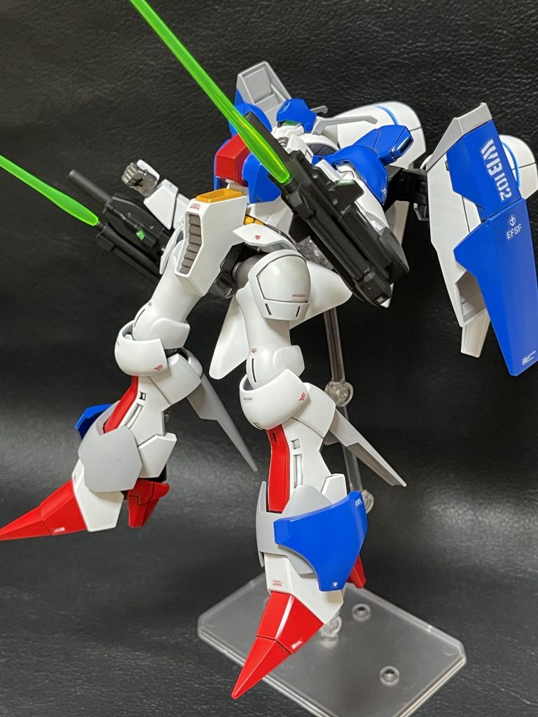 ビームサーベル構え。