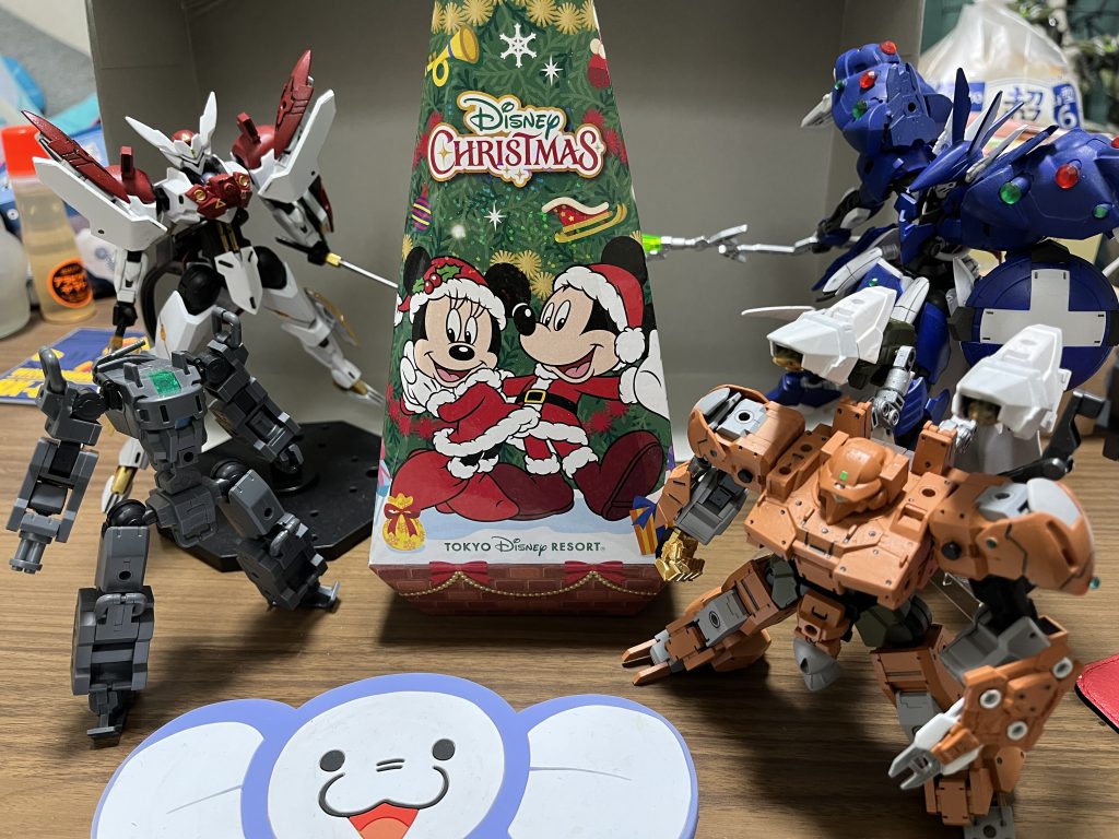 作品名：<p>メリークリスマス！絶賛体調不良中の軍団です。 軍団なのでクラスターやバイオハザードに弱いんです、にゃーにゃーw 急遽奥さん達は実家に帰還させて1人おうちでゴホゴホしてる次第です🤧 コロナやインフルとかじゃないなら看病して […]</p>