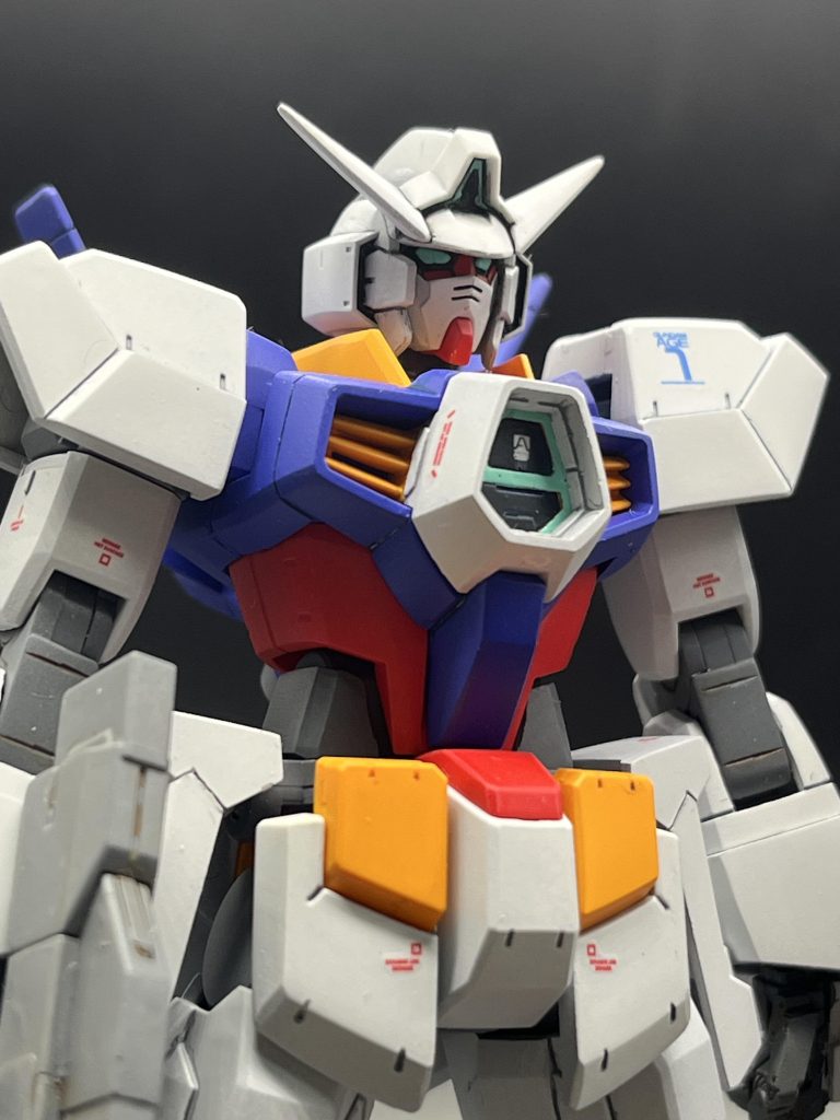 頭の分割が凝っていてお顔もイケメンでしたが、額のカメラ?部分の塗り分けが超難易度でした。