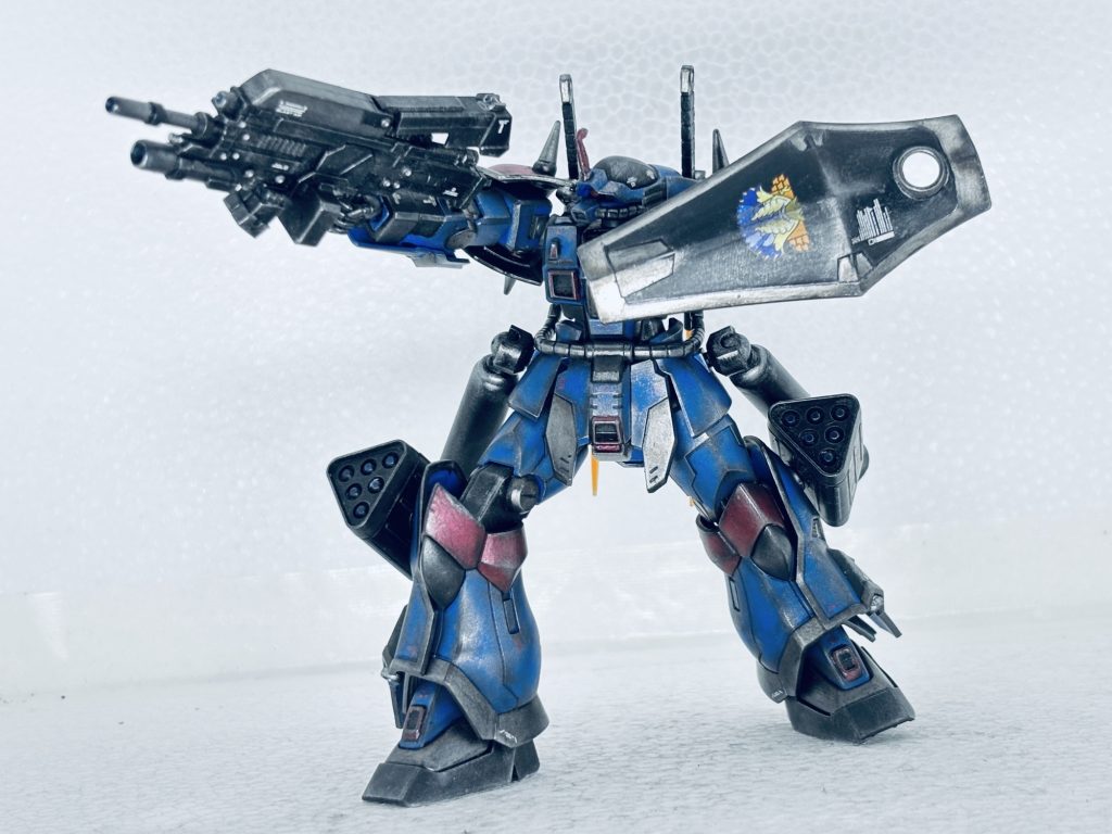 ライフルはジェスタキャノンのジャンク品。シールドはグフプロトタイプのジャンク品を装備。トマホークも付属してます。