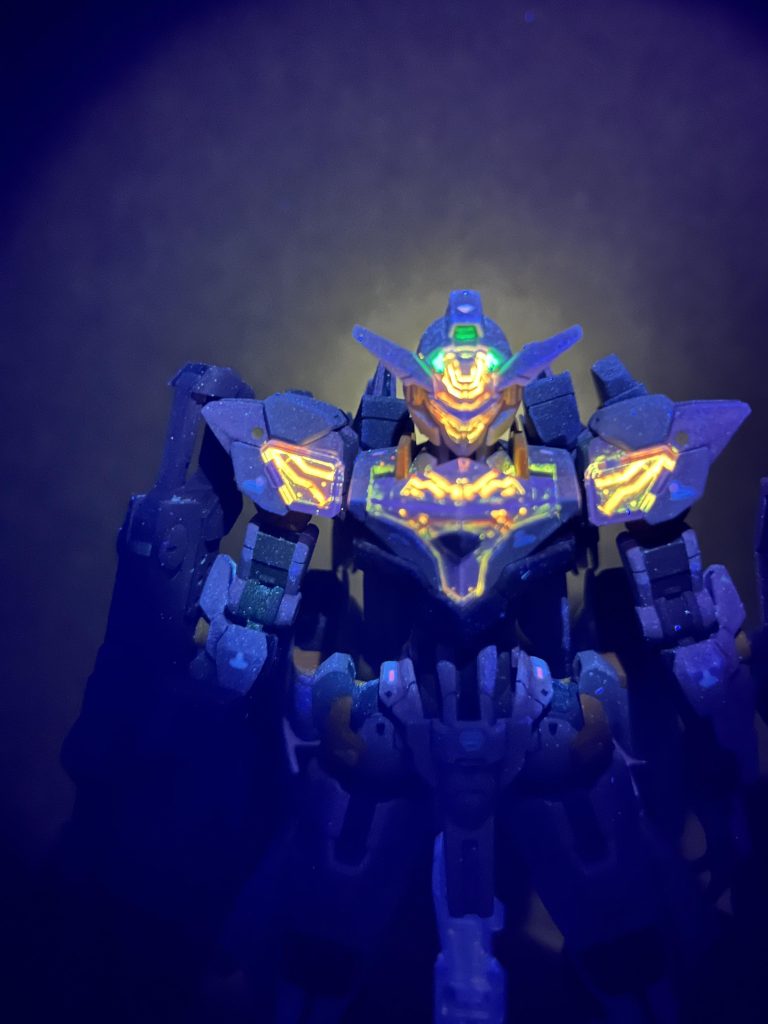 今回やってみたのはミキシングと蛍光塗料でした。