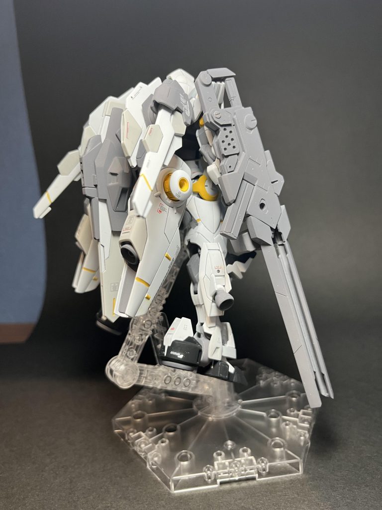 バックパックの詰まってる感じがお気に入りです。武装はコトブキヤのを使用して1番スクラッチと3Dプリンターで造形。デカすぎて持たせてポーズ取らせにくい。。