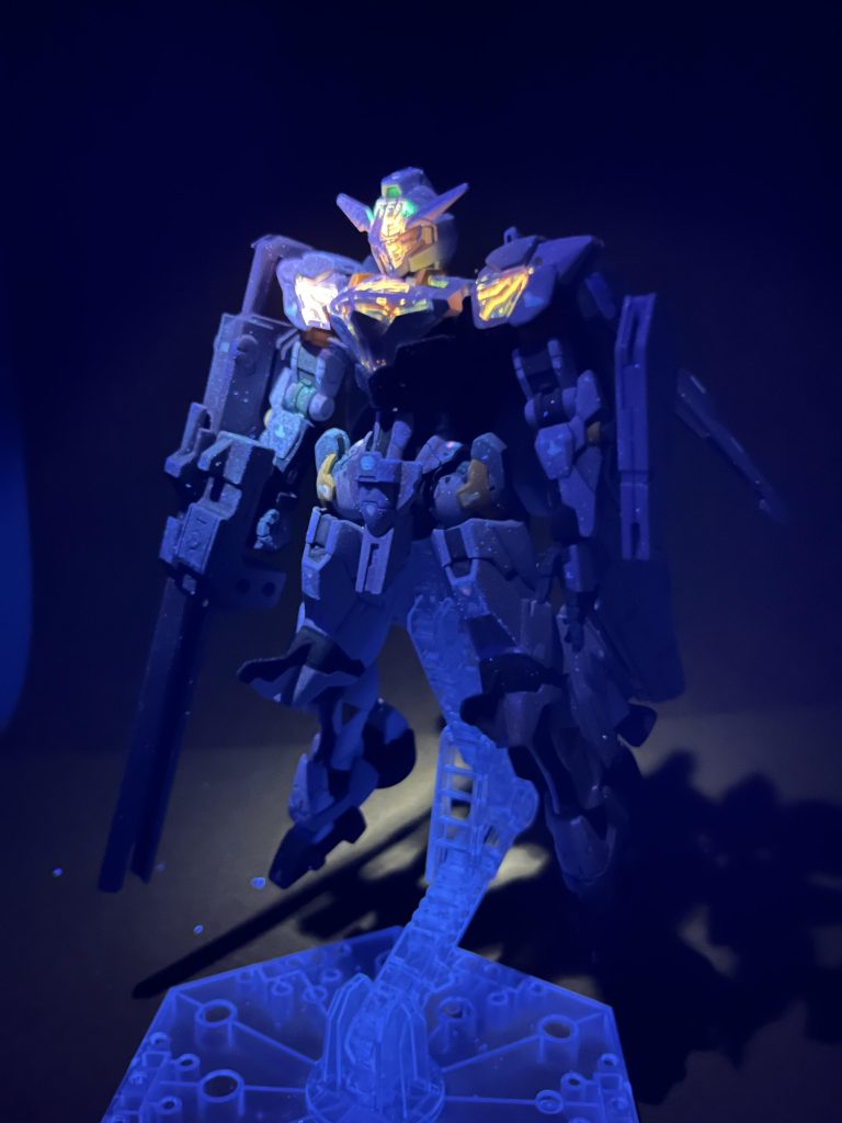 そして今回はシェルユニットに蛍光塗料入れて光らしてみました。やっぱり光るといいですね。