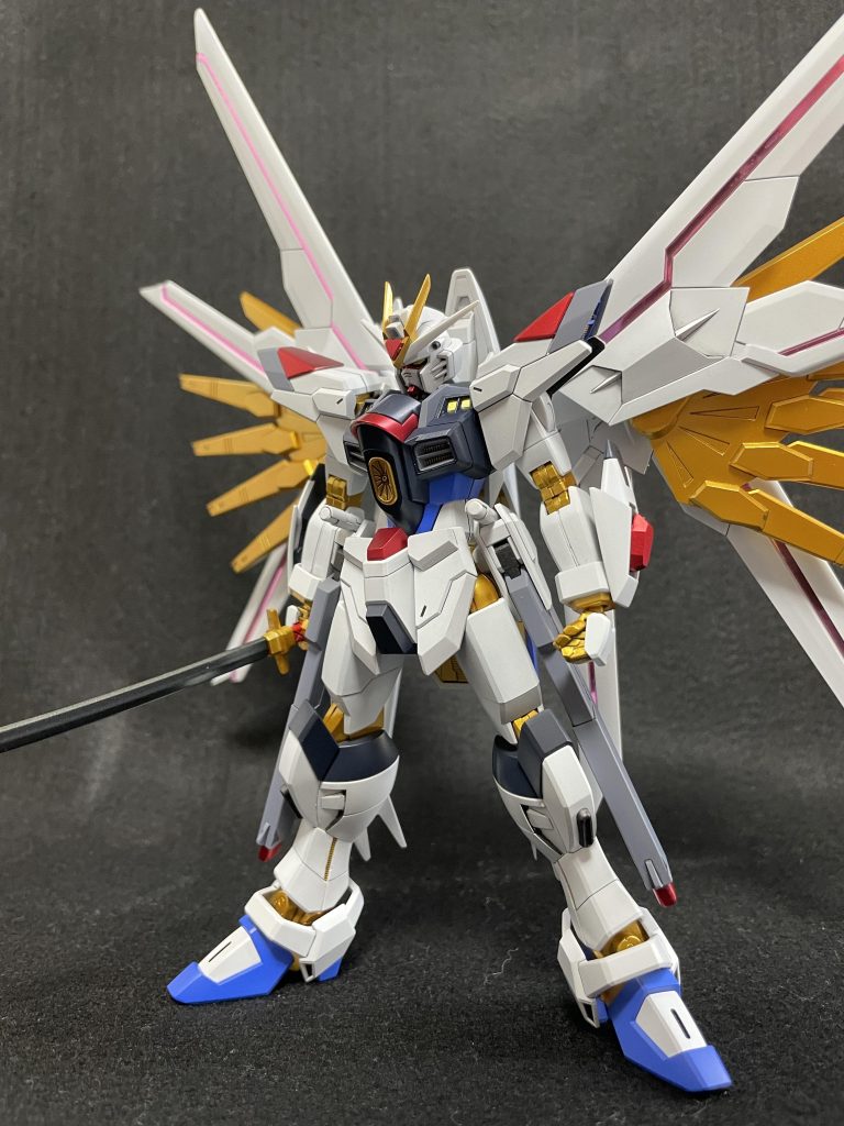 ビーム砲のフチを削って出臍っぽいのを解消プラウドディフェンダーの位置を上に移動上腕、袖パーツの接続部で延長、手首をビルドハンズ角に変更脚部は付け根の位置を外にずらし、大腿部の接続部で延長