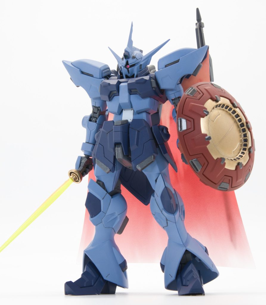 色はヒルダ機寄りの青系で配色はファーストのギャンっぽくしました。頭部はカルラにして、ギャンっぽく十字に丸いモノアイにしました。