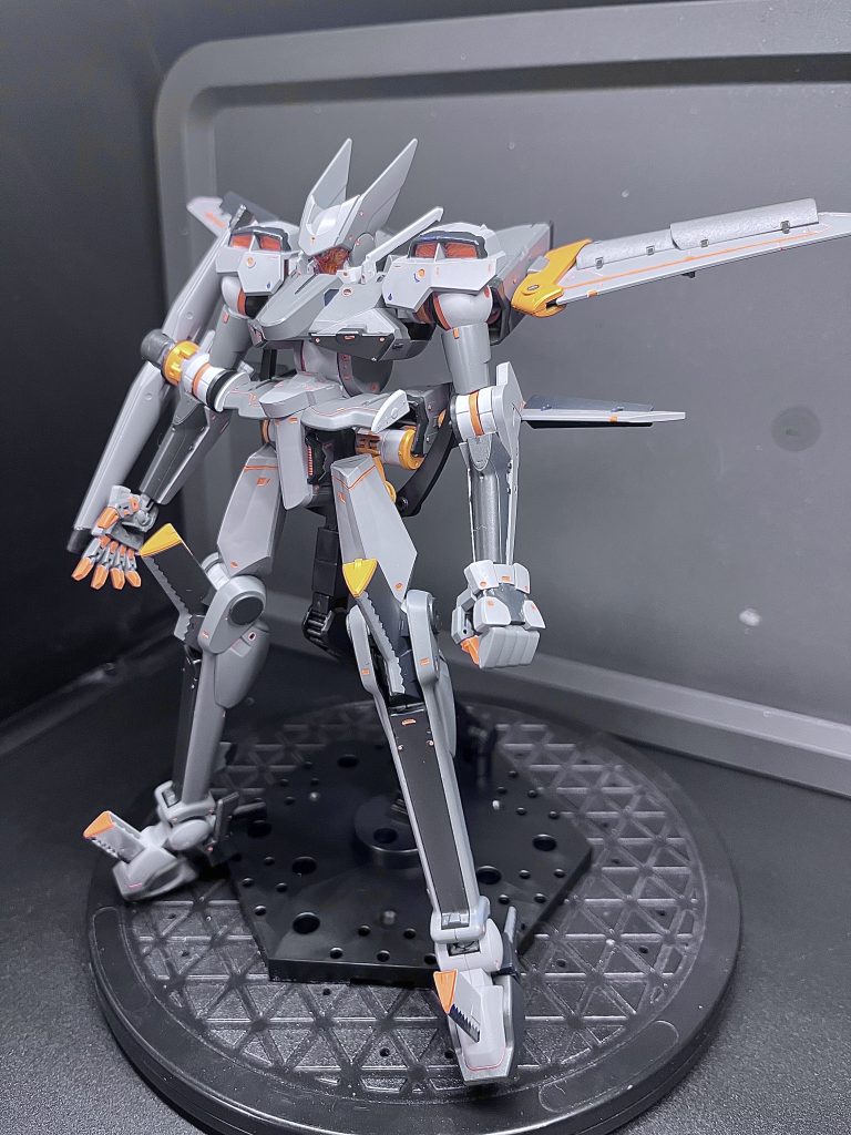 フレーム　ガイア:銀サフ→ガイア:ニュートラルグレー1外装主色　ガイア:銀サフ→ガイア:灰色9号外装副色　ガイア:銀サフ→ガイア:ニュートラルグレー3黒　ガイア:ジャーマングレーオレンジ　ガイア:パールビビットオレンジ　　　　　シタデル:ファイアドラゴンブライト筆塗りトップコートなし  