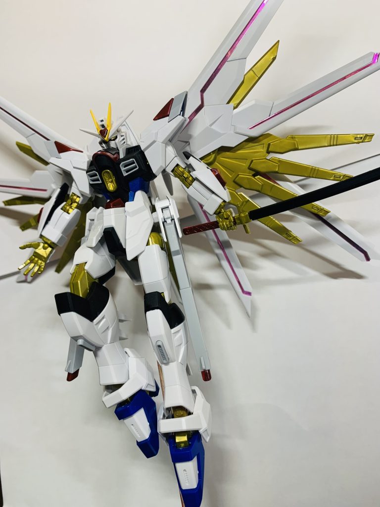 赤＝メタリックレッド黒＝艶消しブラック青＝メタリックブルーエアブラシで塗装しました 