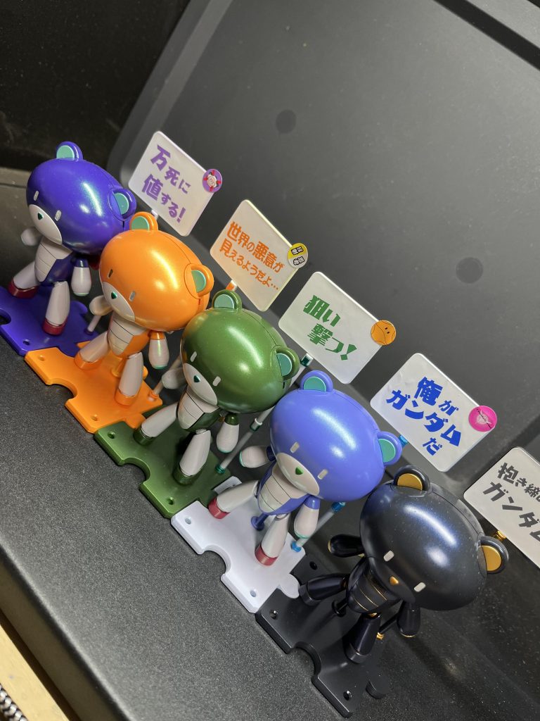 グラハム ガイア:ジャーマングレー フィニッシャーズ:パールブルー刹那 ガイア:ミリオンブルーロックオン タミヤ:ドイツ空軍ライトグリーンアレルヤ ガイア:パールビビットオレンジティエリア フィニッシャーズ:パープル赤 クレオス:シャアレッド緑 ガイア:プリズムパステルミントグリーン クレオス:メタリックグリーン白 ガイア:ニュートラルグレー1トップコート フィニッシャーズ:パールグリーン