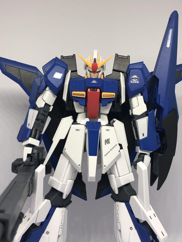 正面。デカールは控えめに、0083系の余りを貼りました。手はビルドナックルに変更しました。