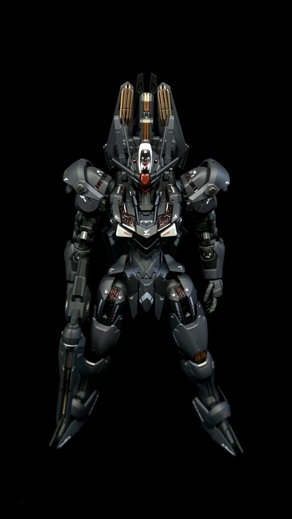 シェルユニットは水性ブラックを吹きつけた後マジックリンで拭き取り陰影を強調してみました。溶剤性が皆無なのでメッキへの攻撃性もなく綺麗に塗り分け出来たのが良かったです。