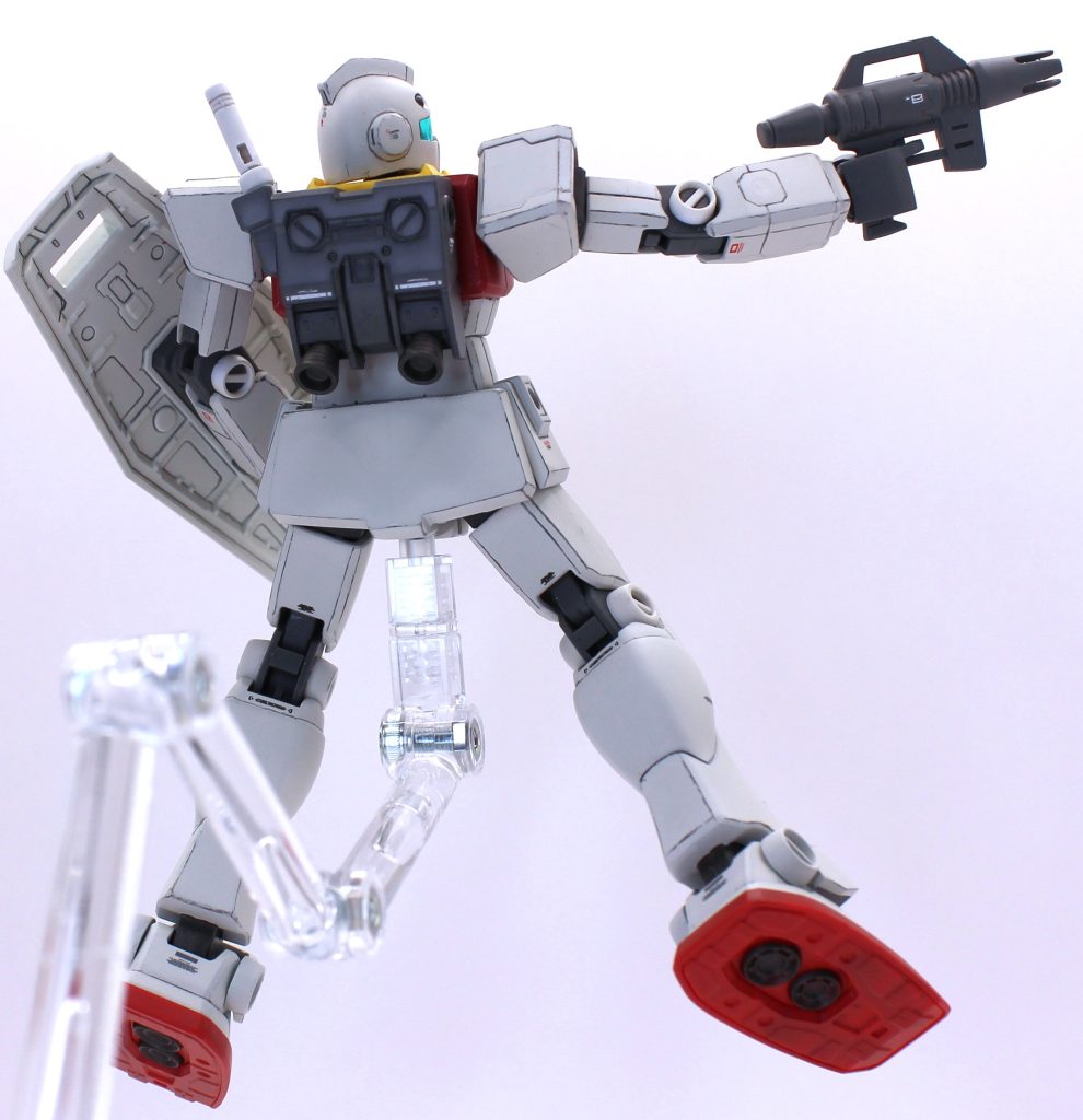 バックパック色々悩んだ末、家に転がっていたインターセプトカスタムのものにしました。ジョイントは切除、合わせ面は微調整して背中に接着しました。