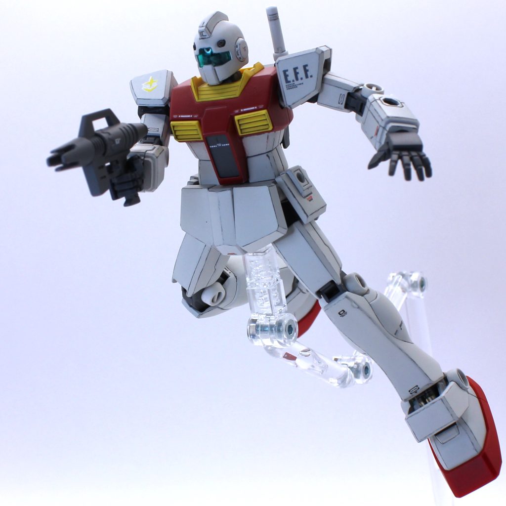 脛部リバイブガンダムの膝ジョイントをHGUCジムに移植しました。この改造が一番の難関だと思っていましたが、意外にもすんなり自然に合わせられて一安心しました。