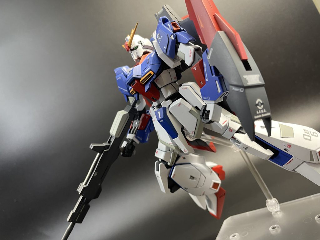 変更点はほぼゼロ。ただしアンテナだけジャンクパーツから変更しました。こだわりとかじゃなく、ただ単に失くしただけ。