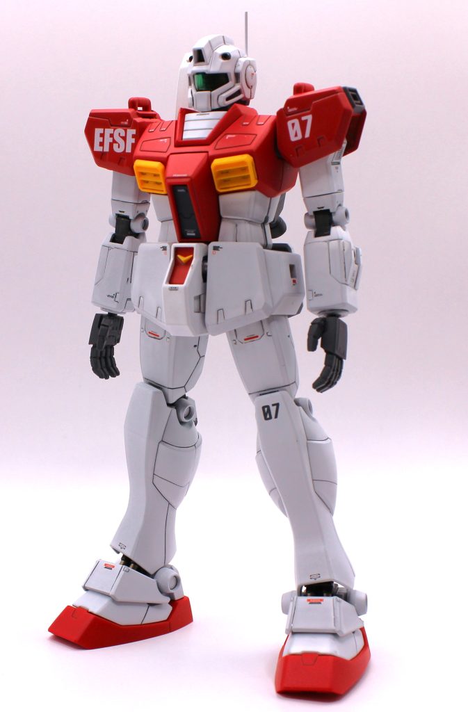 世のどんな組織にもある事だと思いますが、装備や設備の更新時には基本的に新旧が混在する過渡期が発生しますよね。ジムは大量生産された機体なので、ある日を境に一気に全機体をジム→ジム改に更新は出来なかったはずで、前線では旧型となったジムも暫く維持運用しなければいけない状態だったと想像します。1年戦争終結後もすぐに残党軍との対応任務に駆り出され、何とか補給部品をやり繰りしてMSを運用している前線部隊を妄想しながら制作しました。