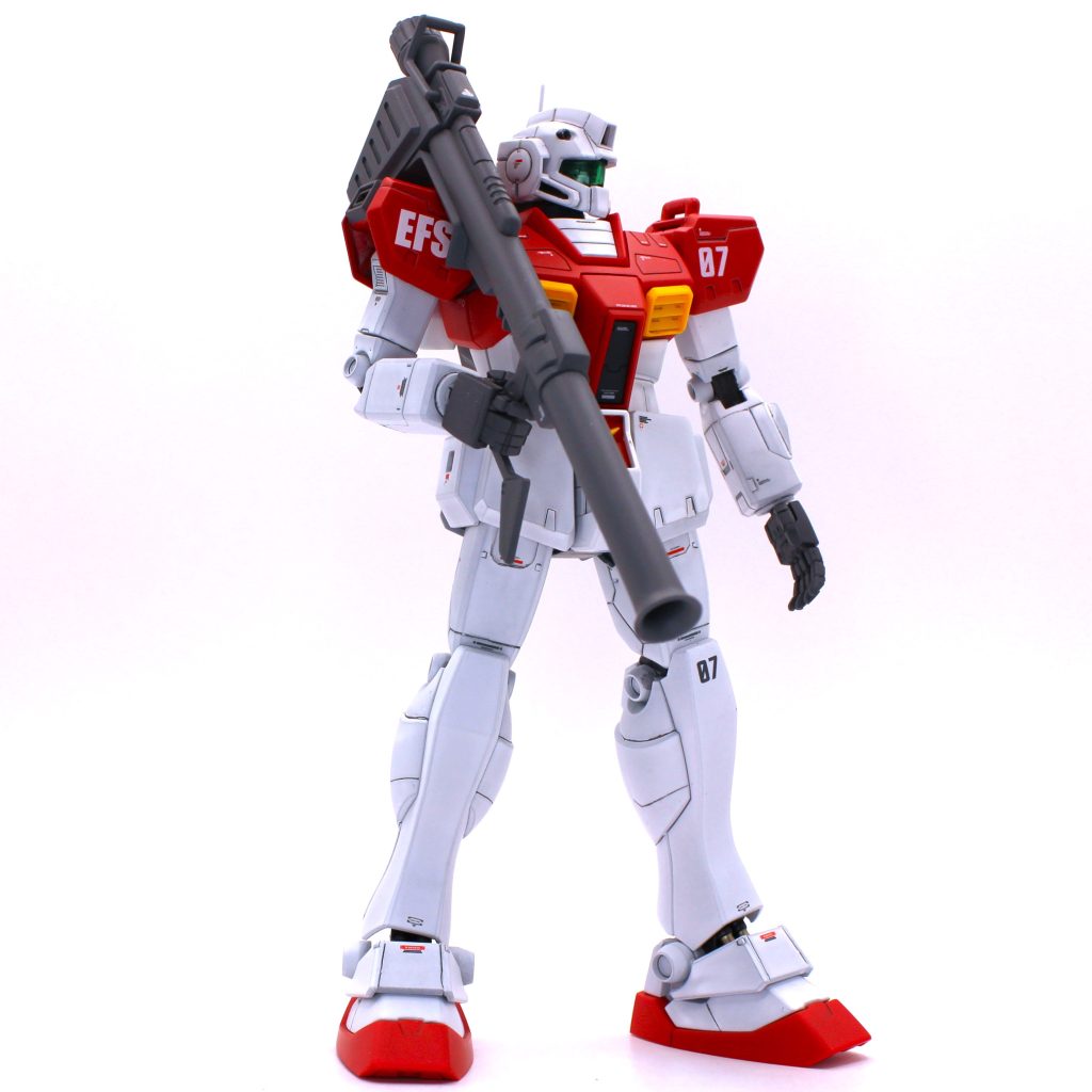 武装類は合わせ目消して塗りました。特にバズーカは完全モナカ構造なのでまじで面倒くさかったのですが、バズーカラックに付ける必要上ver2.0等だとフィットしなさそうなので、渋々1.0のザ・モナカバズーカを接着してやすりまくりました。