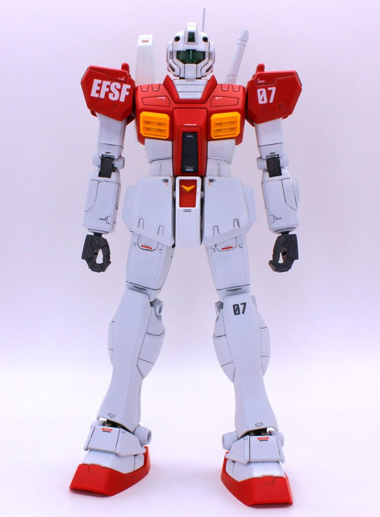 どちらのキットもデザインはとても良いのですが、設計が旧いのと金型がへたっているのか、エッジ、モールドのダルさが目につきましたので、目立つ部分はエッジ出ししておきました。しっかりC面取りしてある部分は楽にエッジ出しできますが、ほぼアールになってしまっているようなエッジ部や、当て木を当てづらい部分のエッジ出しはどうしても甘くなってしまいますね。