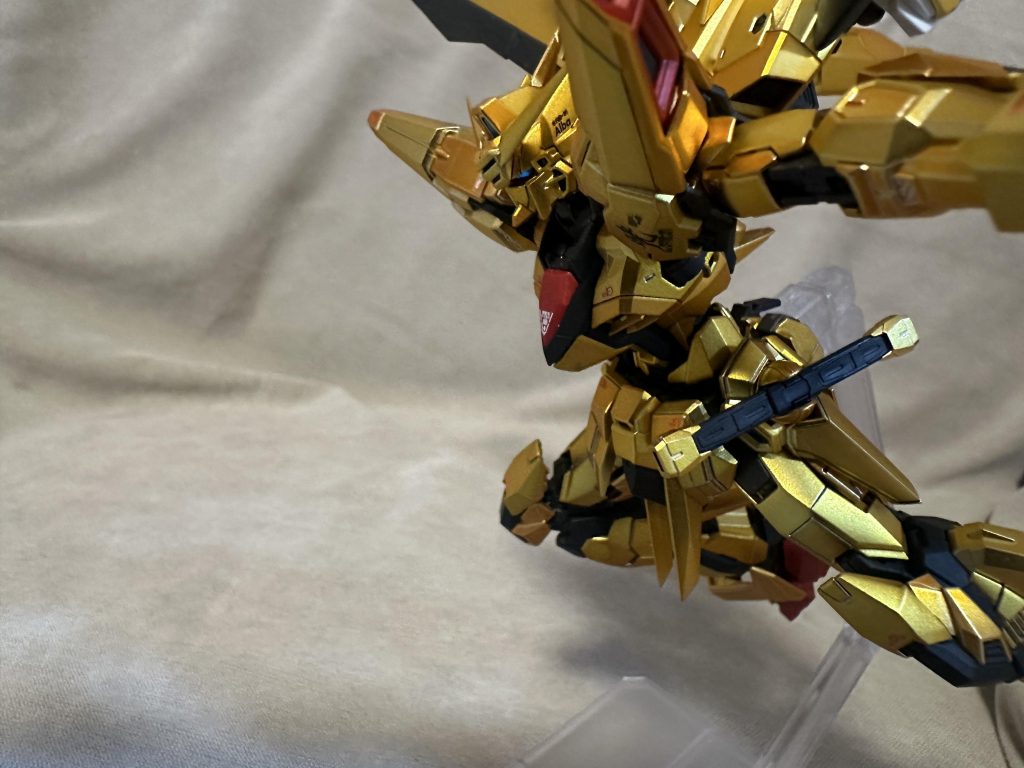 毎回どんな可動で来るかなぁと楽しみにして組んでいますが、今回のこの腹部もとてもいい動きをします☺️