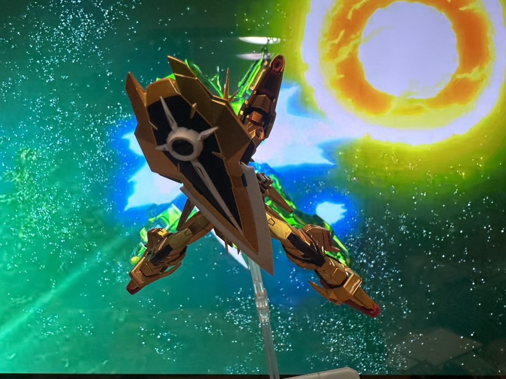 テレビを背景にw