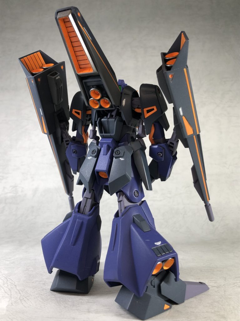 バーニアの塗り分けはなかなかの大変さ古い設計なので合わせ目多めです