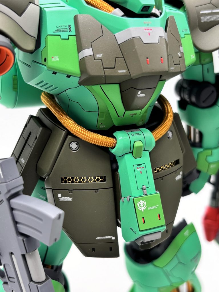 フロントアーマー内部パーツ、メッシュごしでもよく見えません笑