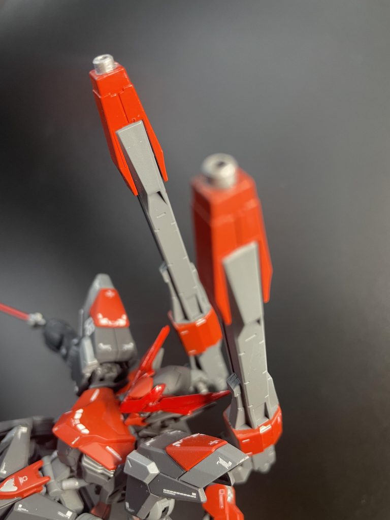 バックパックに接続されたレールガン。バックパック切り離すことで支援機にもなり、シンラの制作したAIによって高度な戦術を仕掛けてくる。