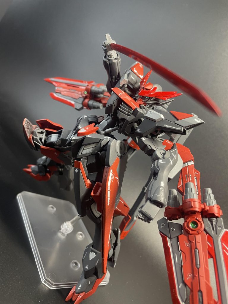 Gラグナロクガンダムバルバトス ラグナをコピーし独自の装備を取り入れたシンラのガンプラ。性能は元のラグナよりも一回り強化されており、シンラの技量の低さを補っている。