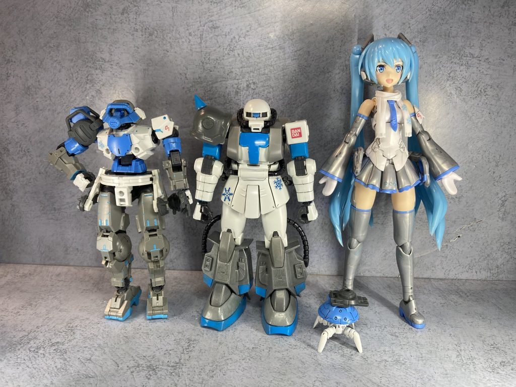 1番悩んだのが配色の割合。マツナガザクが白ベースにグレーがちょっと入った配色だからグレー味が強いとバランス悪くなってしまう。腕はグレーに塗らずにあえて白のままにする事でバランス良くなった。